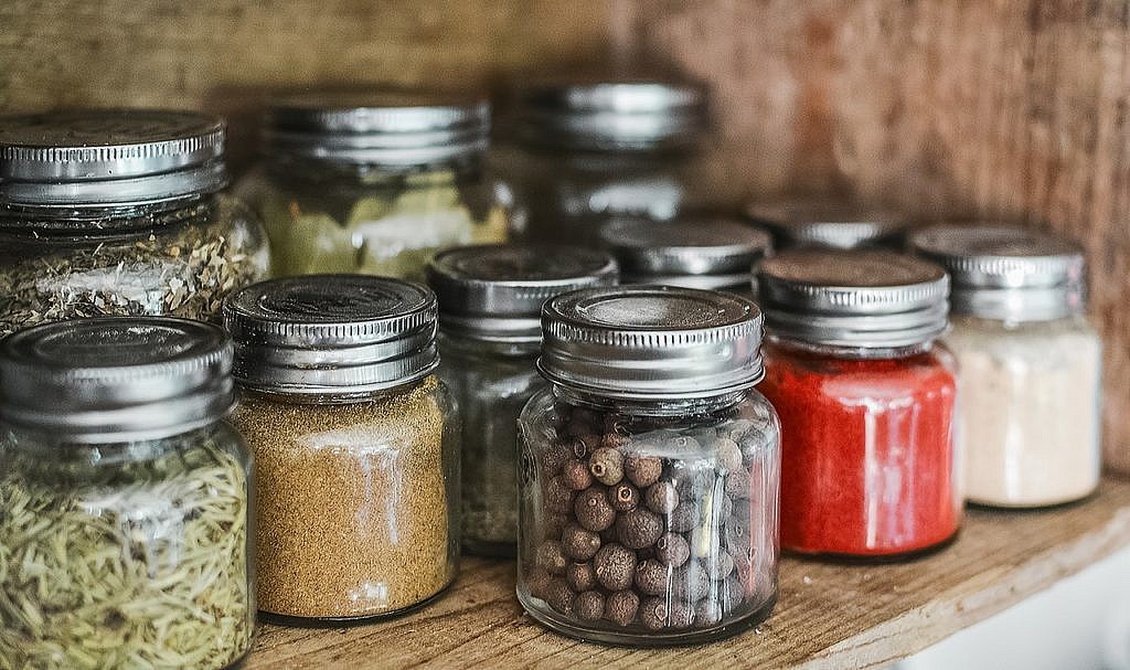 AN ORGANIZED PANTRY AND 10 ESSENTIAL PANTRY ITEMS