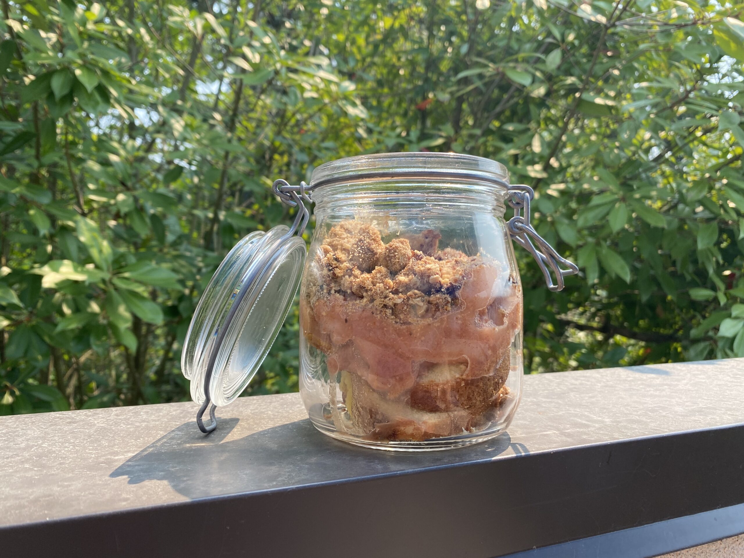 Layered pound cake and peaches in a mason jar